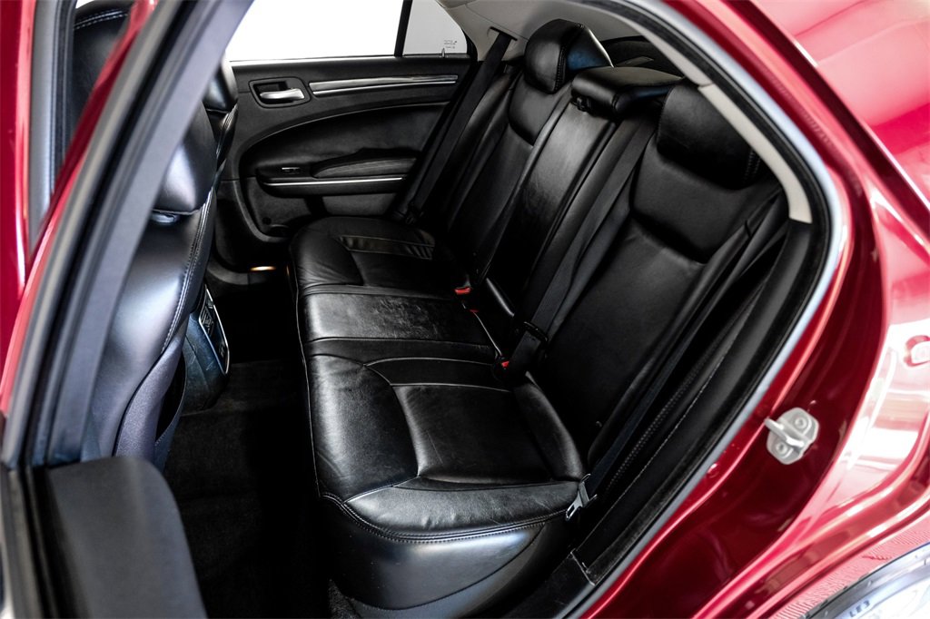 Used 2018 Chrysler 300 Touring L image 40