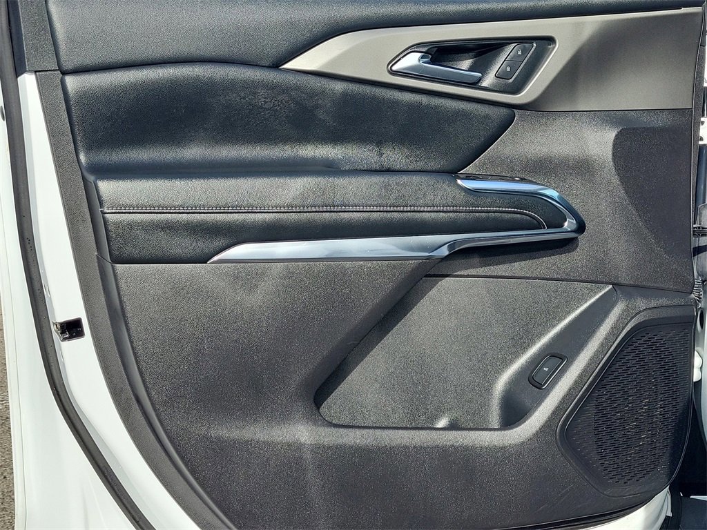 Certified 2025 Chevrolet Traverse LT image 6