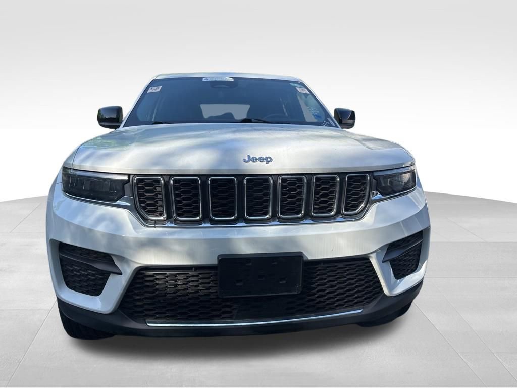 Used 2023 Jeep Grand Cherokee Laredo w/ Trailer Tow Prep Group (B) image 4