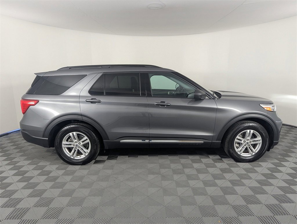 Used 2024 Ford Explorer XLT image 4