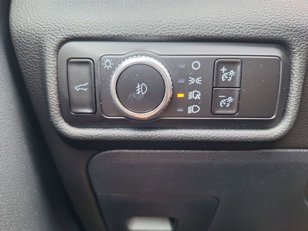 Used 2023 Ford Explorer XLT w/ Equipment Group 202A image 12