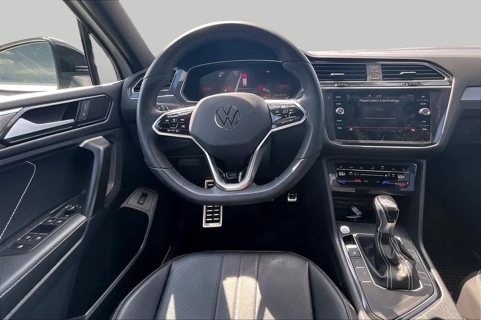 Used 2024 Volkswagen Tiguan SE R-Line FWD image 5