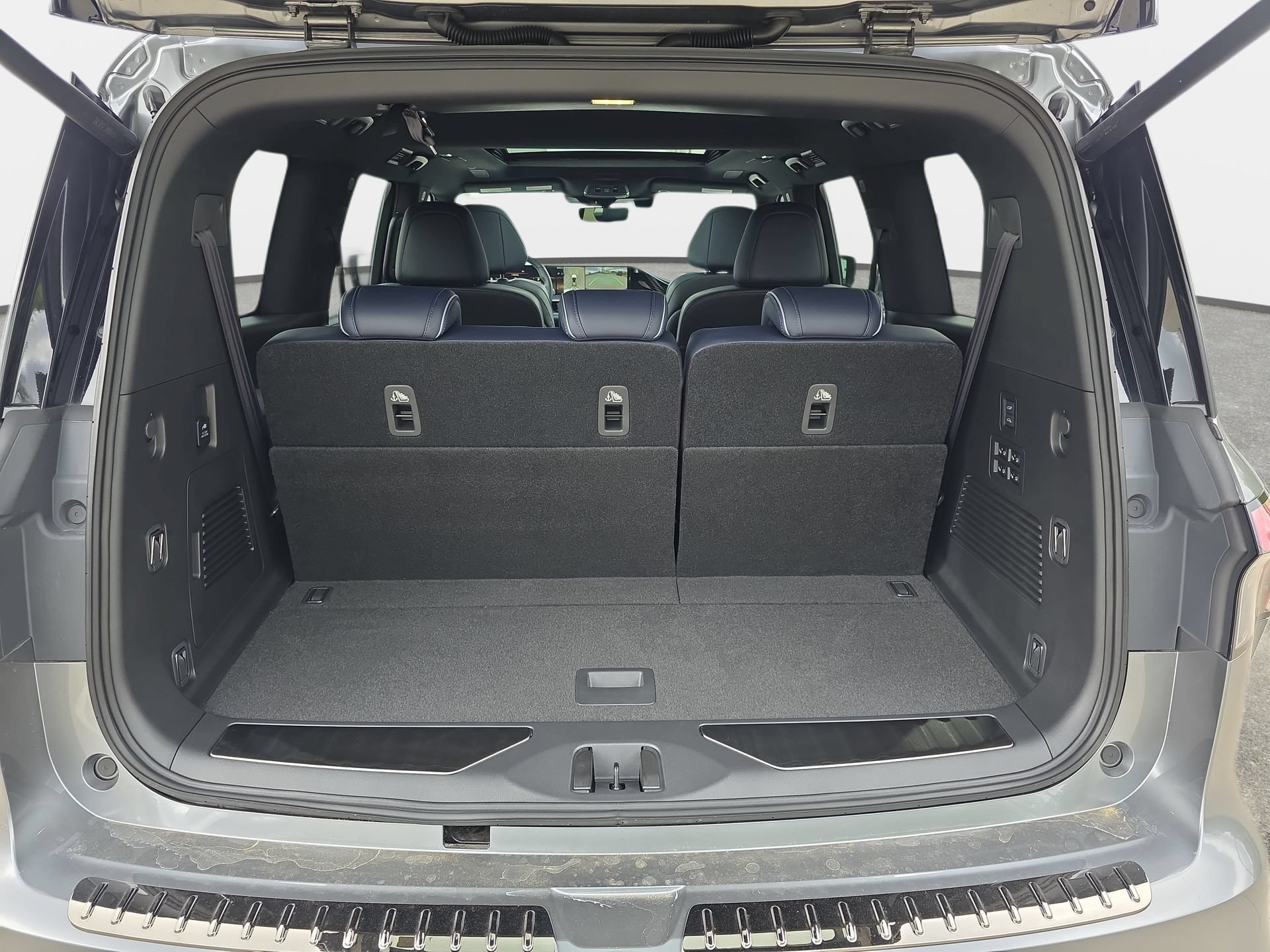 New 2026 INFINITI QX80 4WD w/ Sport Exterior Package image 12