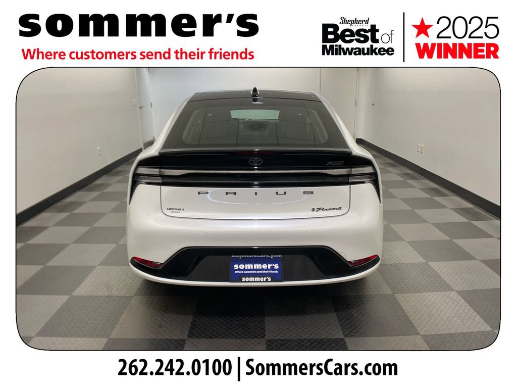 Used 2023 Toyota Prius Prime Premium FWD image 4