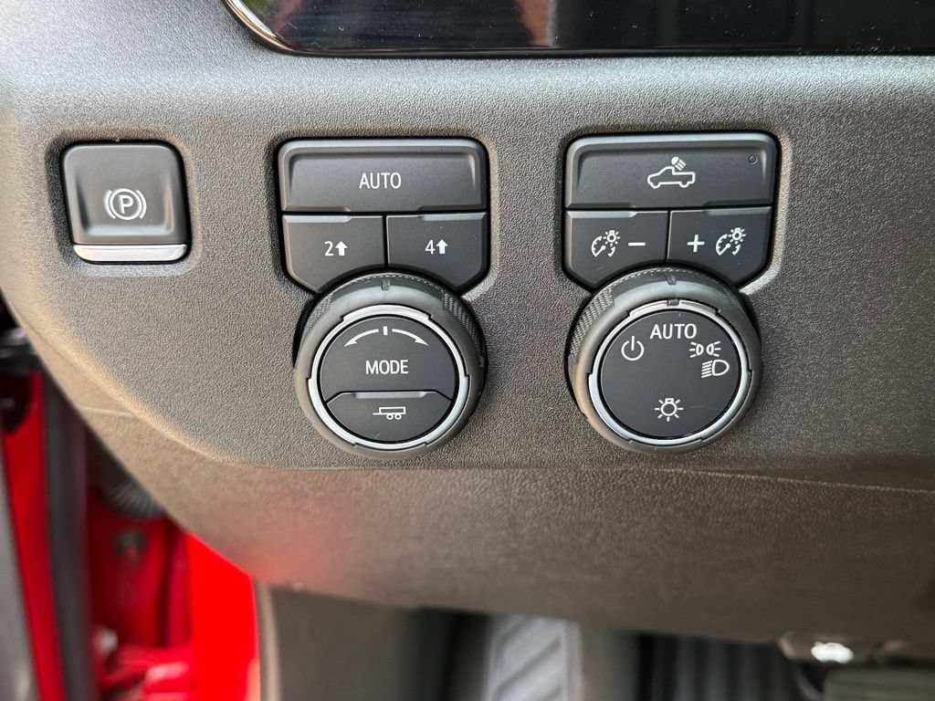 Used 2025 Chevrolet Silverado 1500 LT AWD/4WD image 20