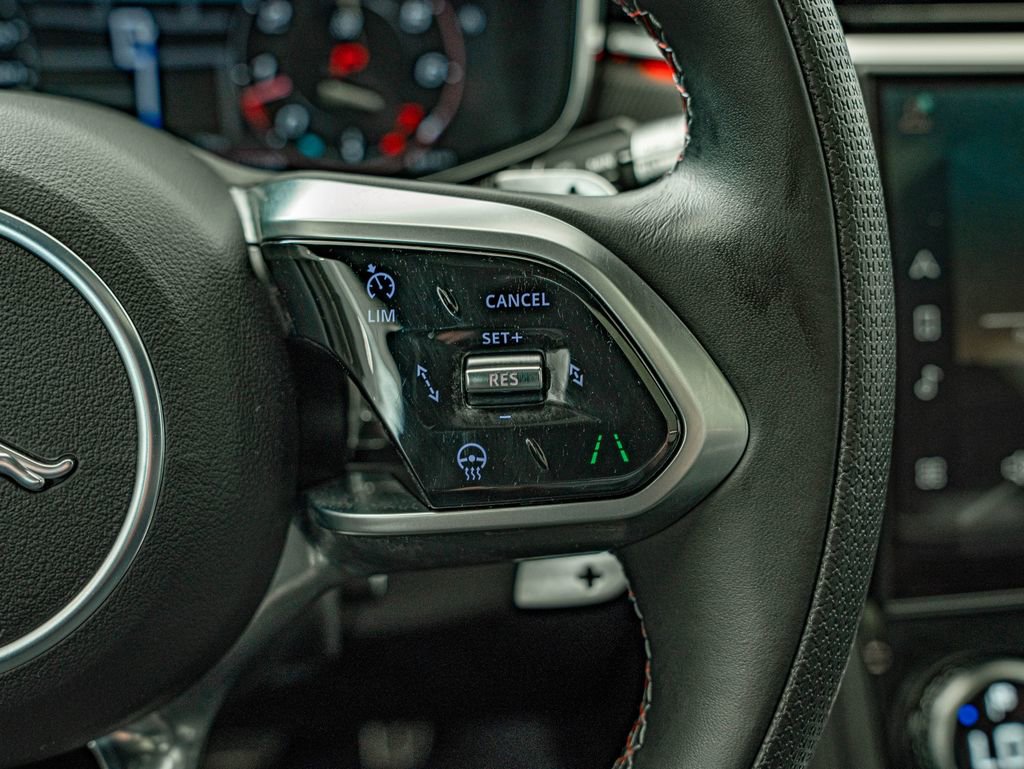 Used 2022 Jaguar F-PACE SVR image 22