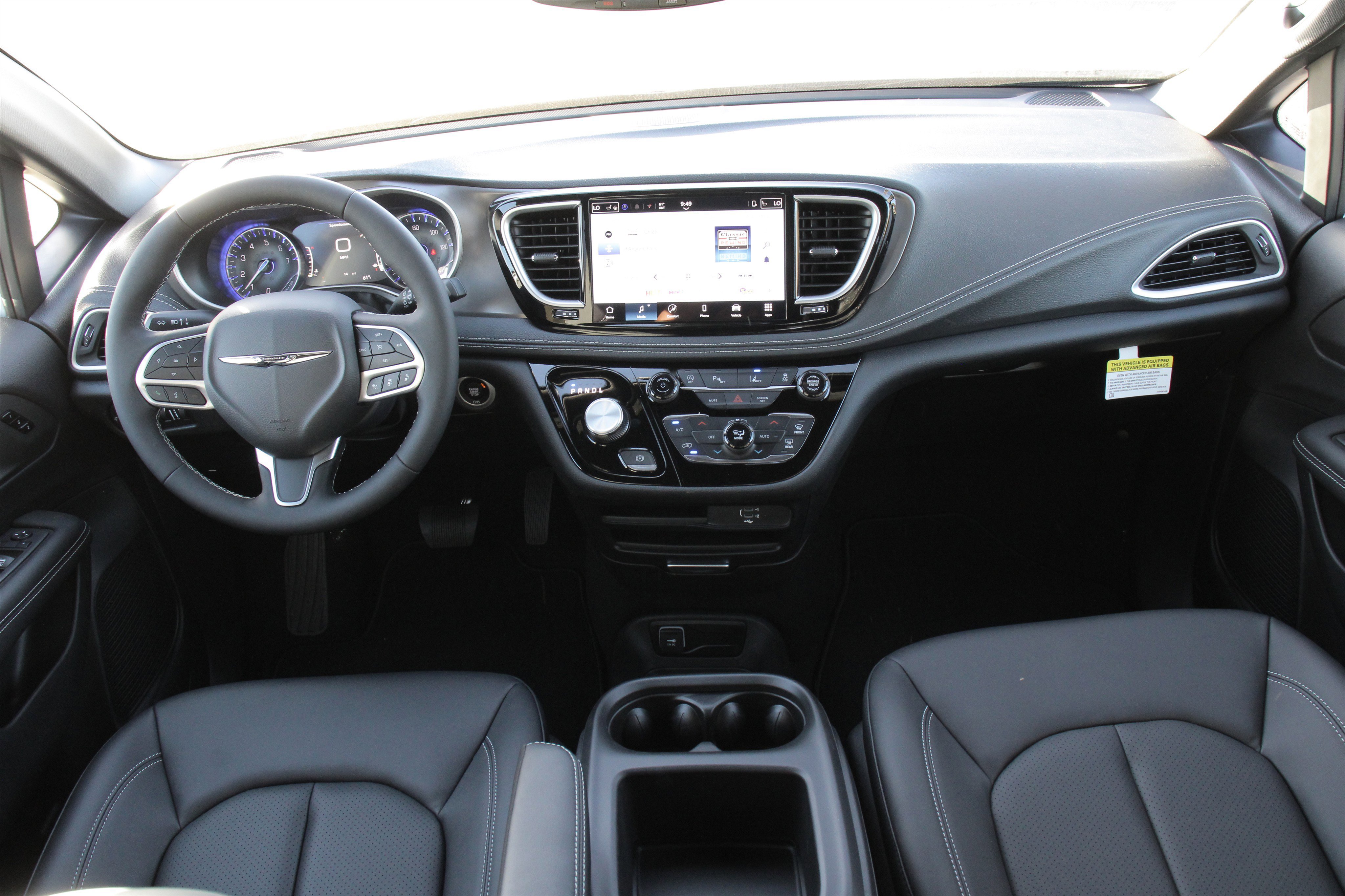 New 2026 Chrysler Pacifica Select image 2