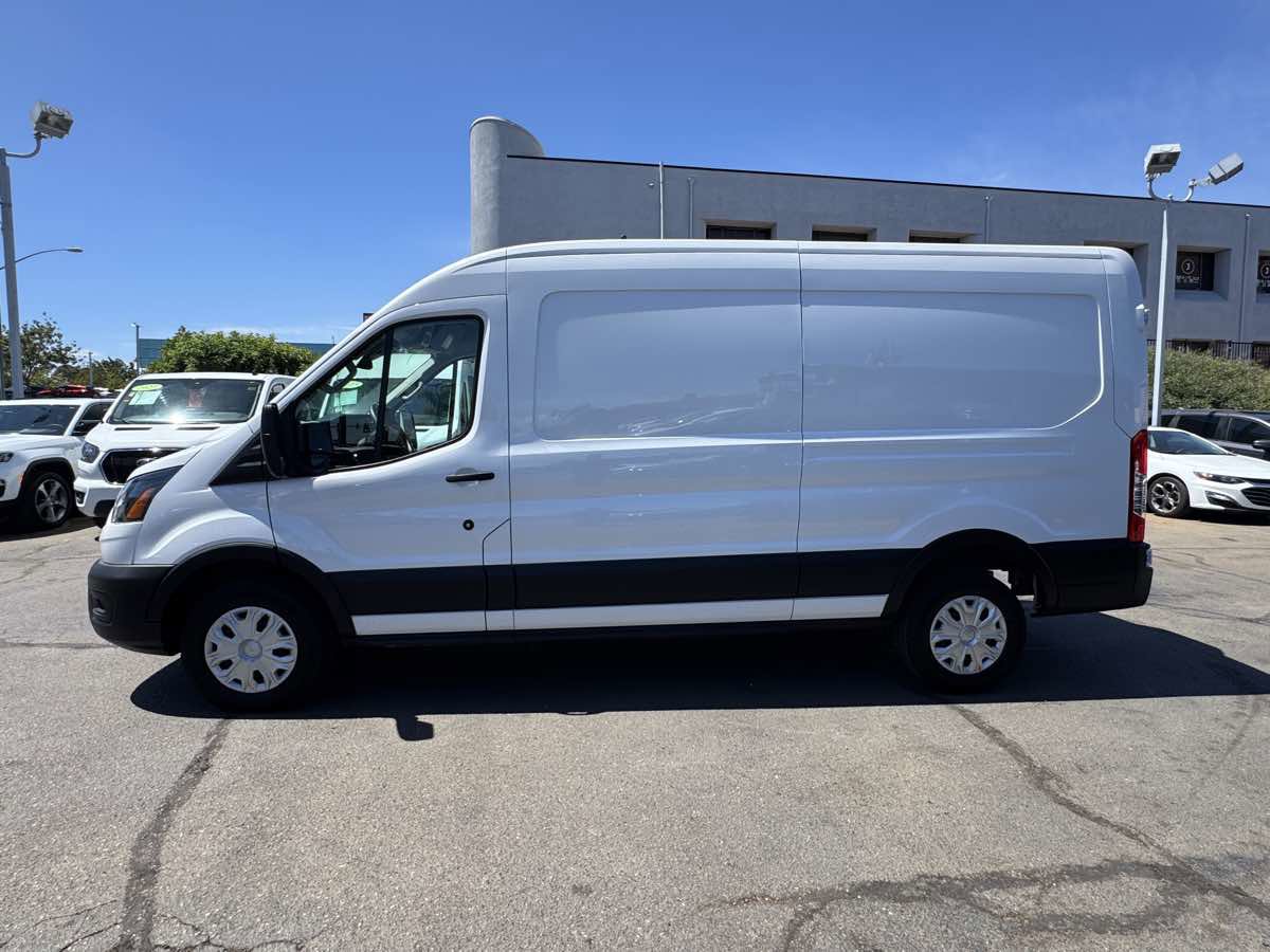 Used 2023 Ford E-Transit Medium Roof image 8