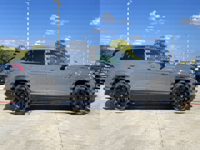 New 2026 Volkswagen Atlas Cross Sport SE image 7