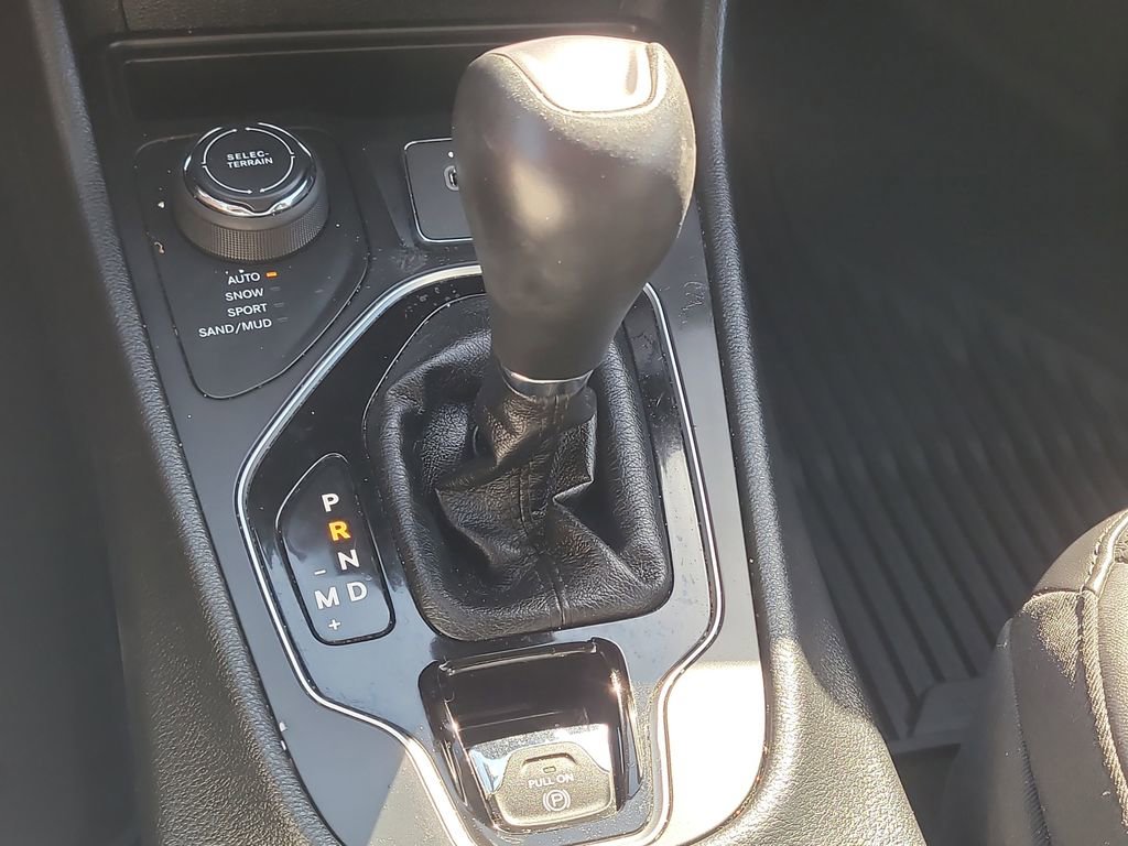 Used 2020 Jeep Cherokee Limited w/ Technology Group AWD/4WD image 28