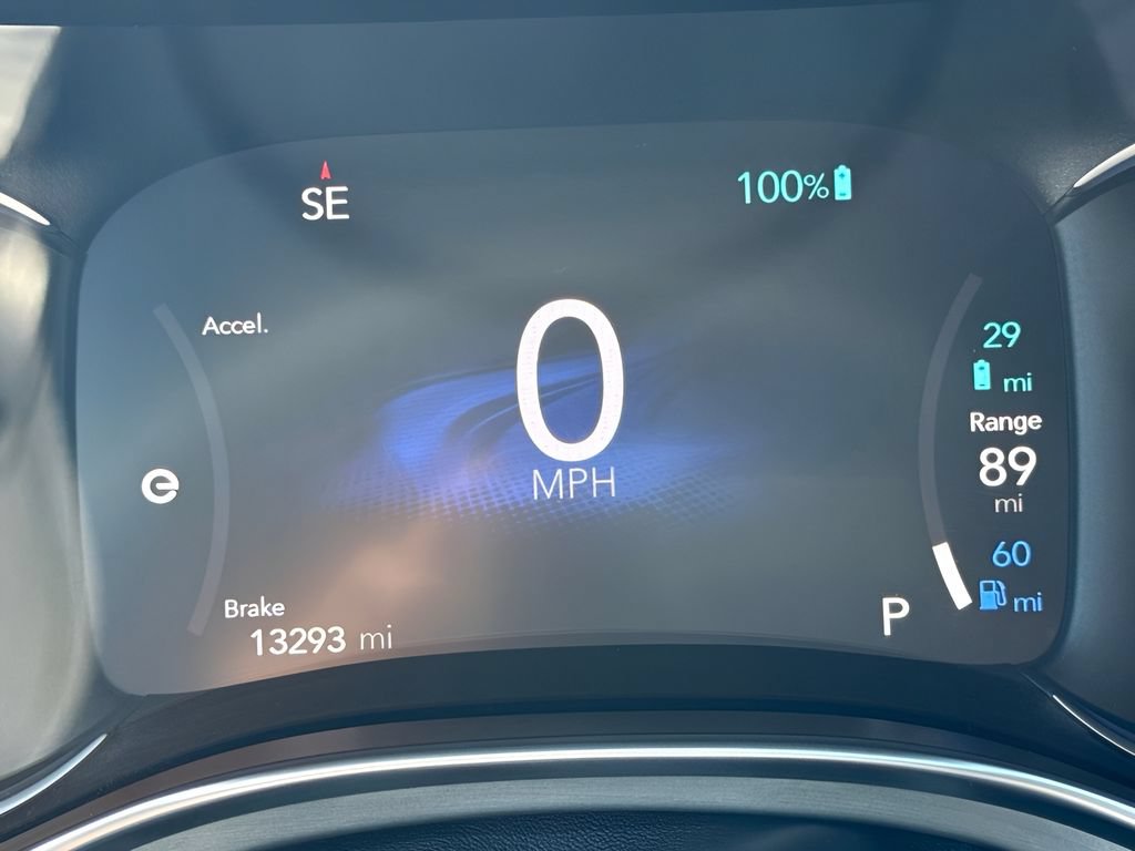 Used 2024 Chrysler Pacifica Premium FWD image 25