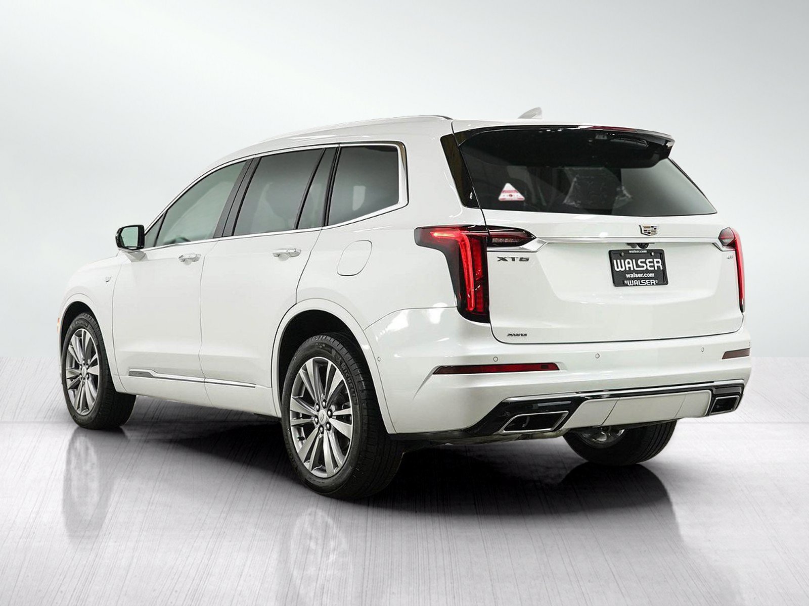 Used 2023 Cadillac XT6 Premium Luxury w/ Technology Package AWD/4WD image 3