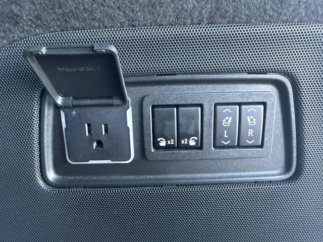 Certified 2024 Cadillac Escalade Luxury AWD/4WD image 55