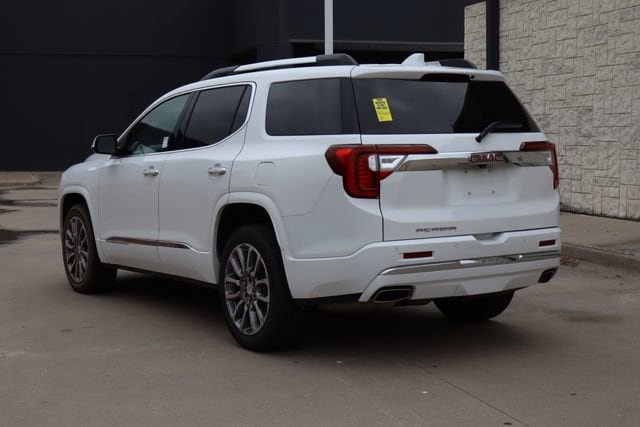 Used 2023 GMC Acadia Denali FWD image 3