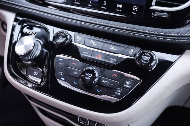 Used 2022 Chrysler Pacifica Touring-L w/ Uconnect Theater Family Group FWD image 34