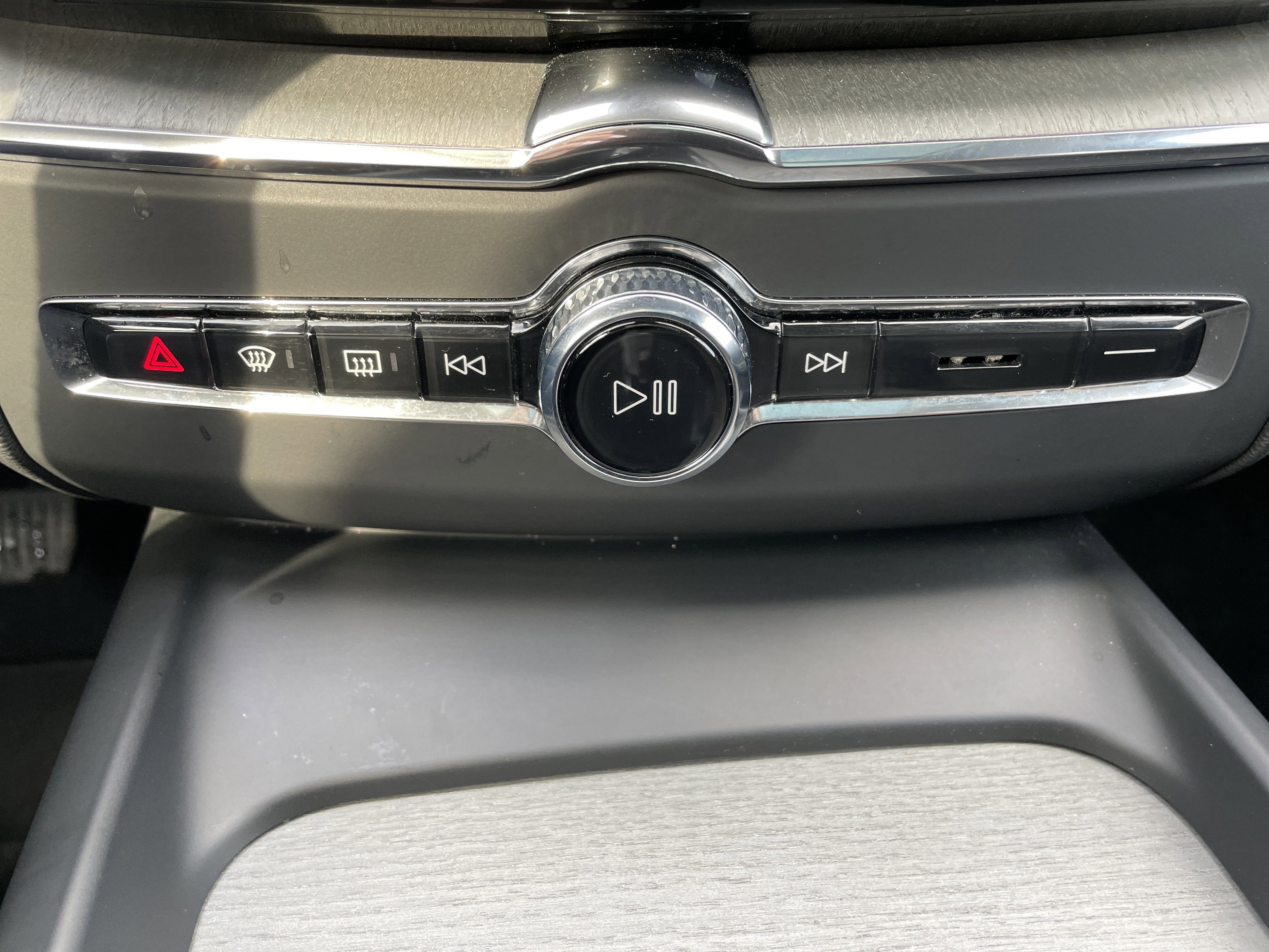 Used 2025 Volvo XC60 B5 Plus image 43