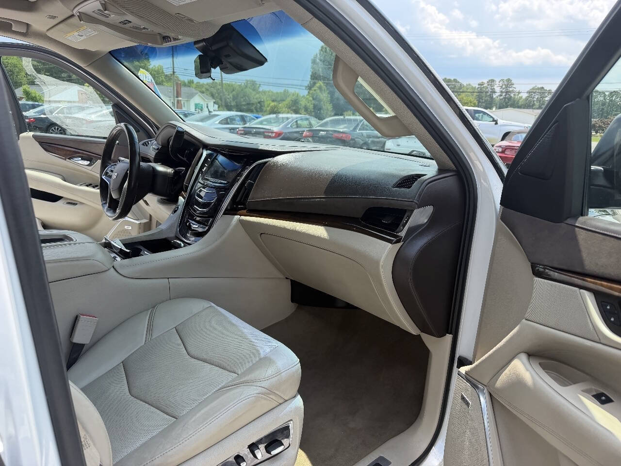 Used 2017 Cadillac Escalade ESV Premium Luxury AWD/4WD image 12