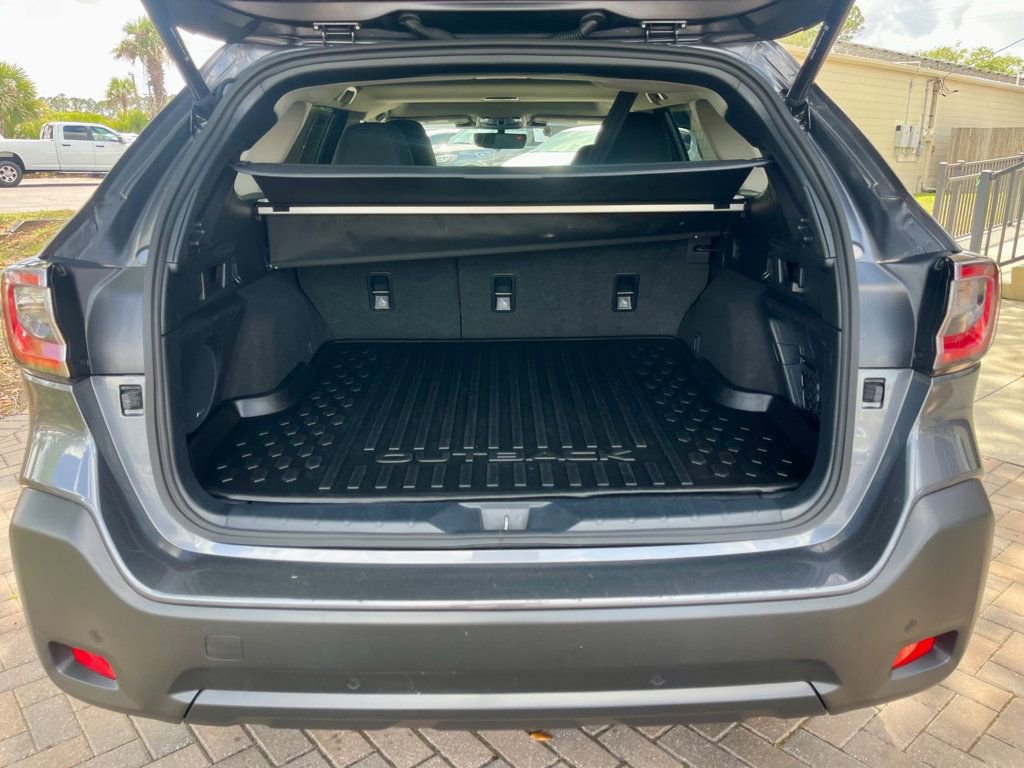 Used 2025 Subaru Outback Onyx Edition image 5