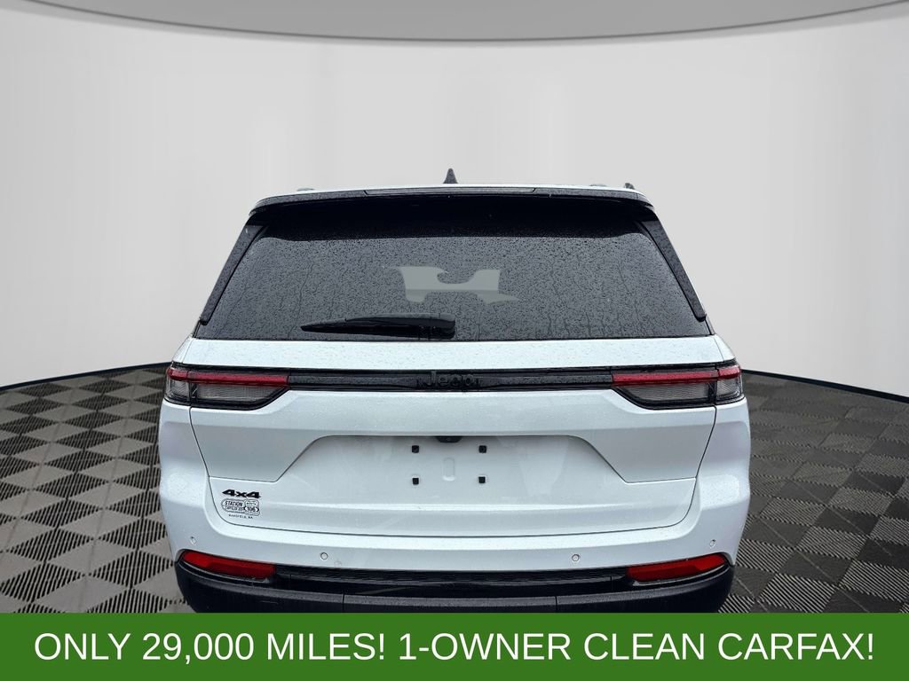 Used 2023 Jeep Grand Cherokee Altitude AWD/4WD image 2