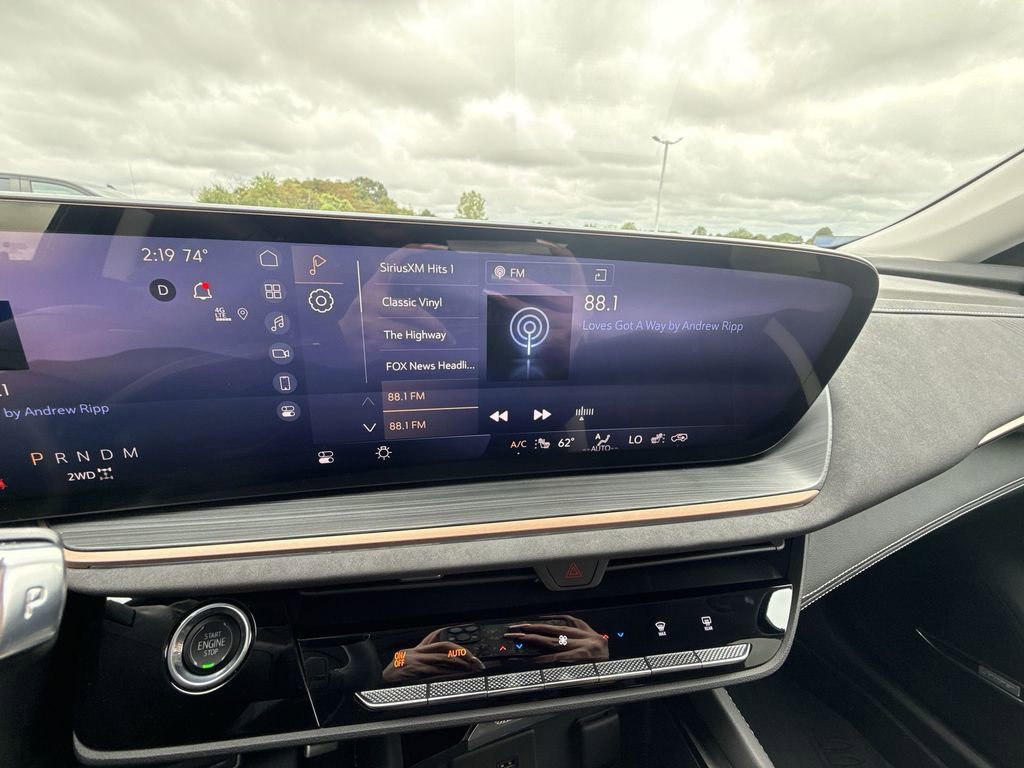 Certified 2025 Buick Envision Sport Touring image 19