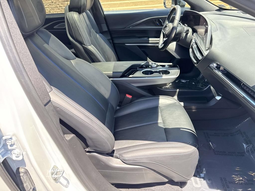 Certified 2025 Cadillac Lyriq Luxury w/ LPO, Floor Liner Package AWD/4WD image 7