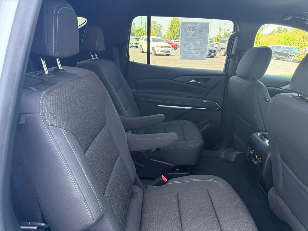 Used 2025 Chevrolet Traverse LT w/ Midnight/Sport Edition FWD image 26