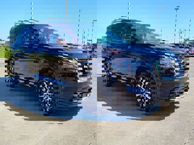 Used 2025 Nissan Pathfinder Platinum w/ Cargo Package image 12