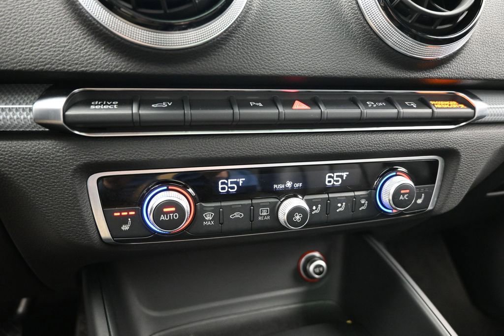 Used 2016 Audi A3 e-tron Premium Plus w/ Premium Plus Package FWD image 17