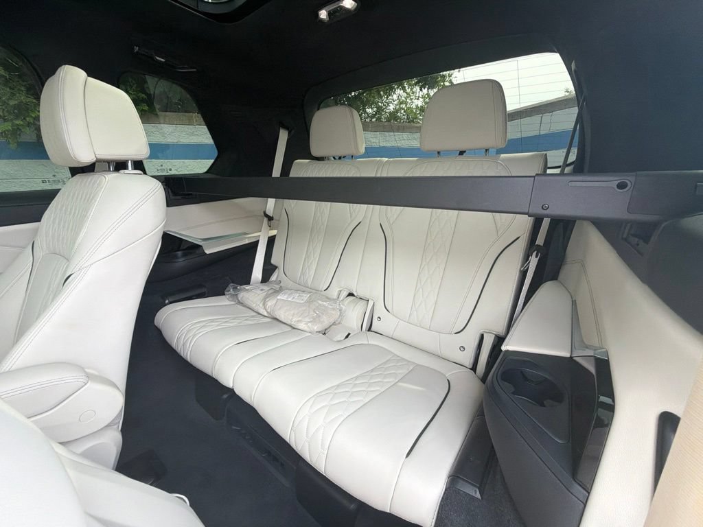 Used 2023 BMW ALPINA XB7 AWD/4WD image 21
