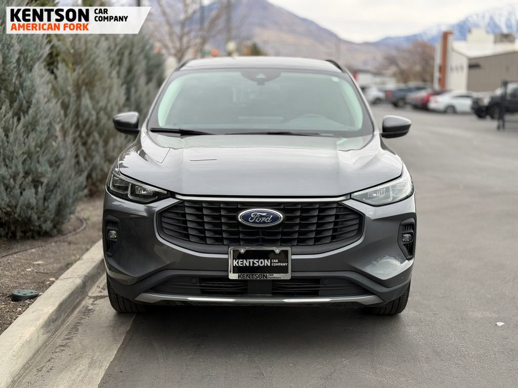 Used 2025 Ford Escape Platinum image 2