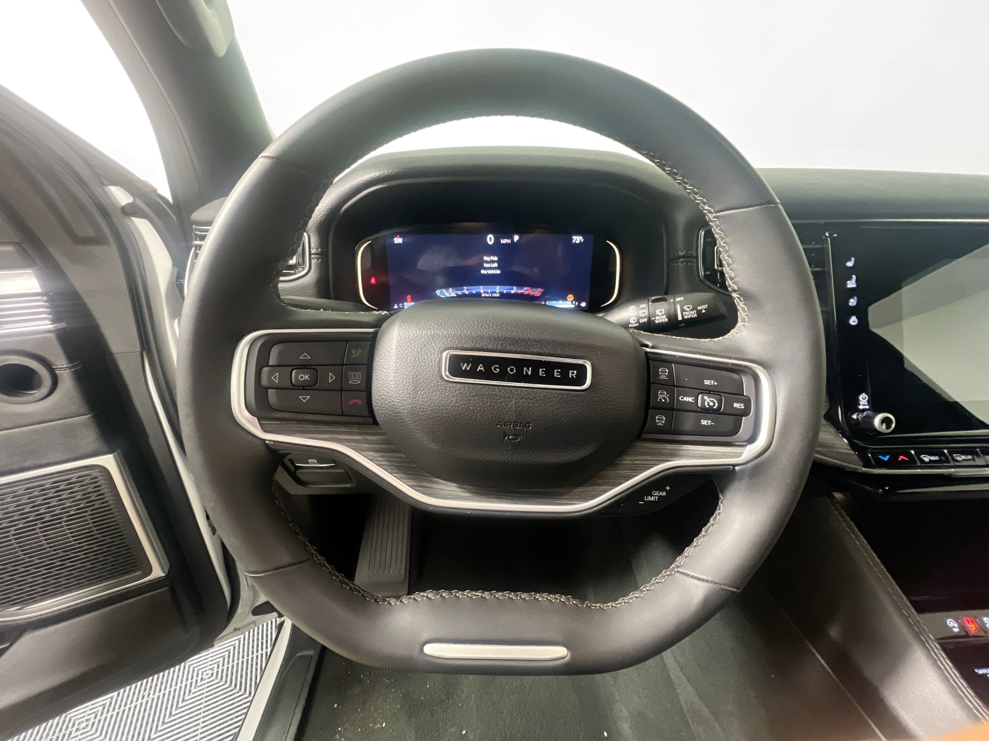 Used 2023 Jeep Wagoneer L Series II image 17