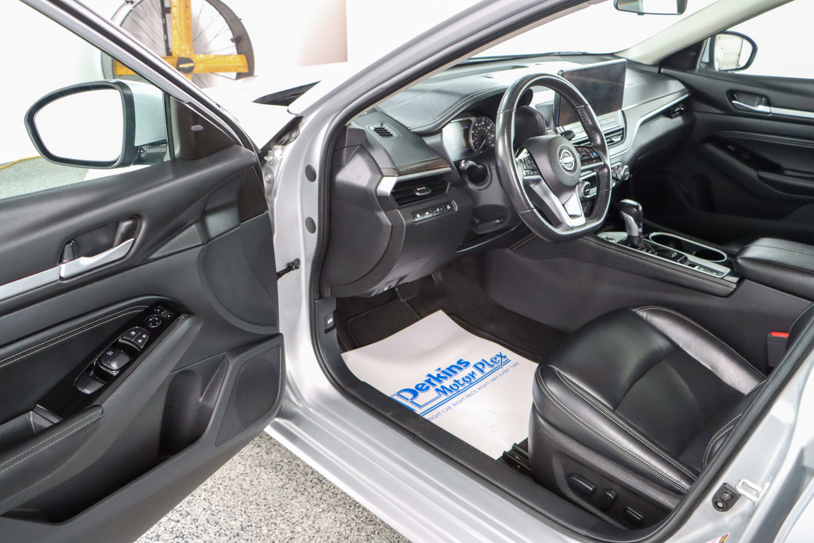 Used 2023 Nissan Altima 2.5 SL image 3