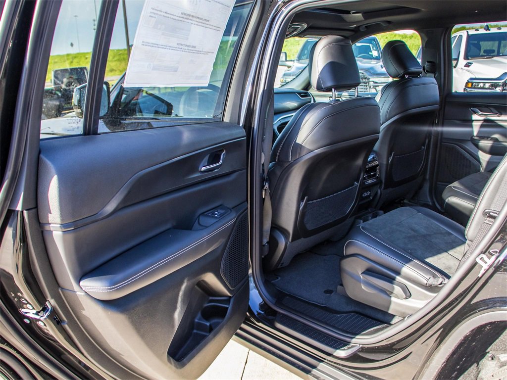 Used 2025 Jeep Grand Cherokee L Altitude image 24