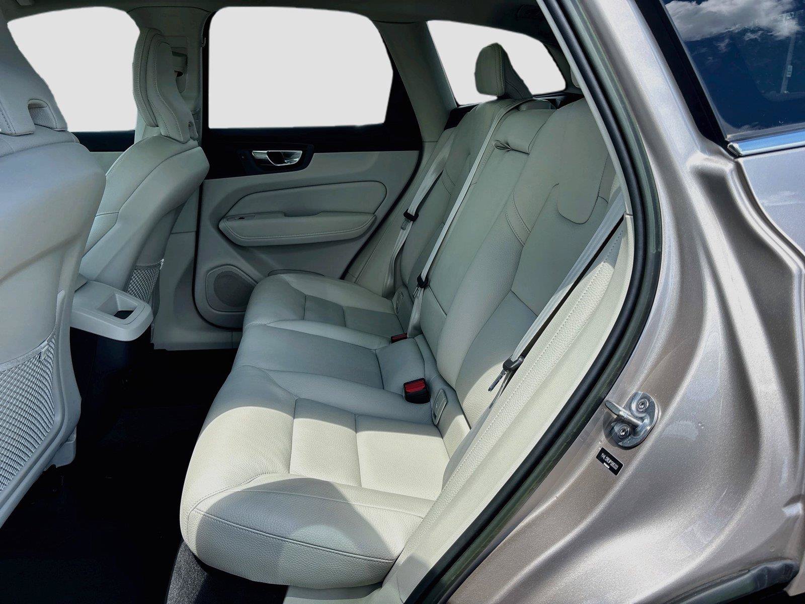 Used 2023 Volvo XC60 B5 Plus AWD/4WD image 23