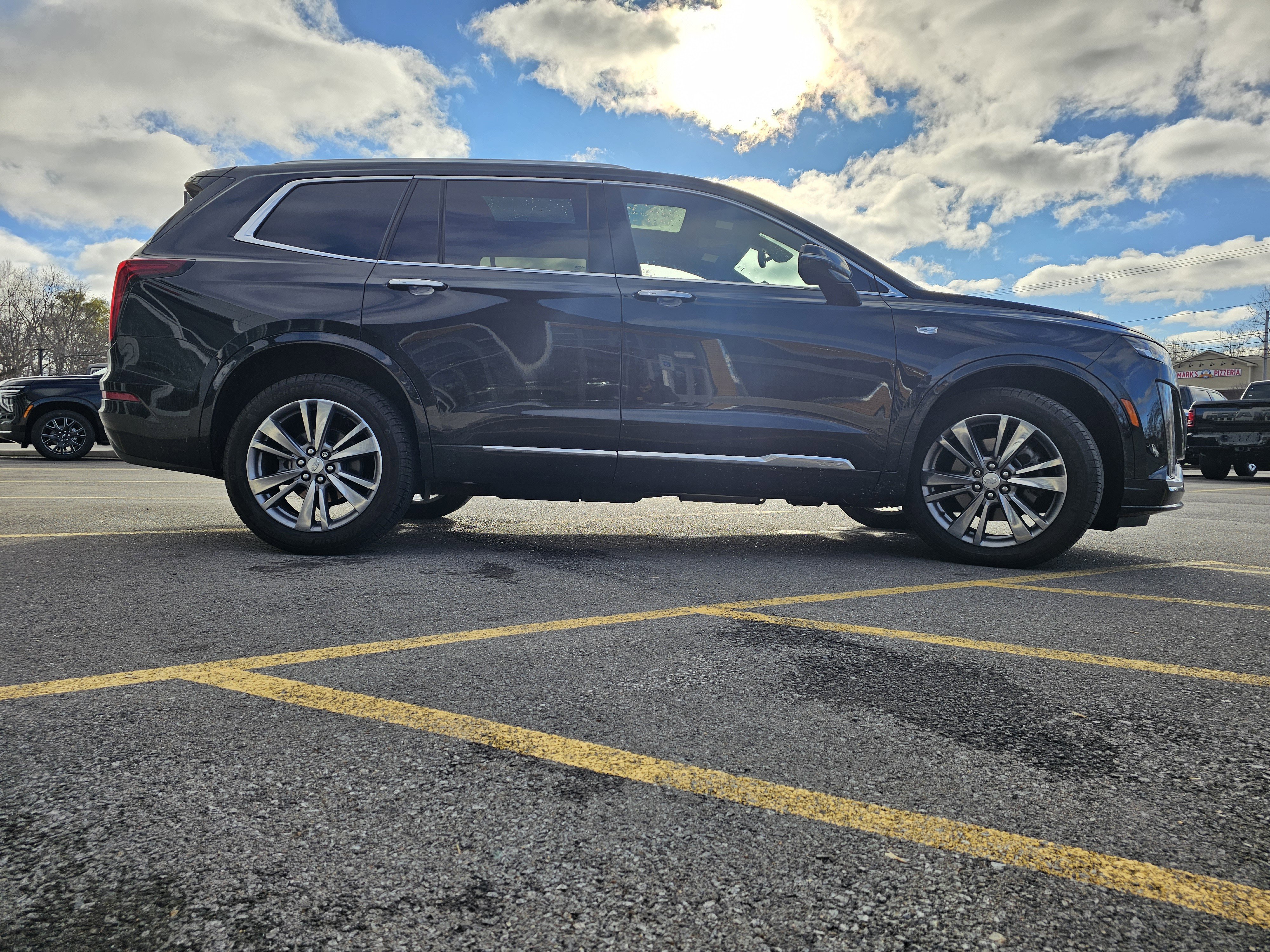 Used 2024 Cadillac XT6 Premium Luxury image 4