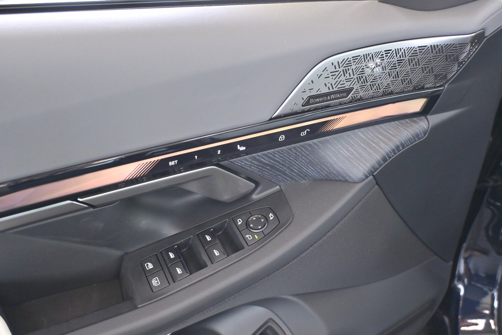 New 2024 BMW i5 eDrive40i w/ Executive Package image 15