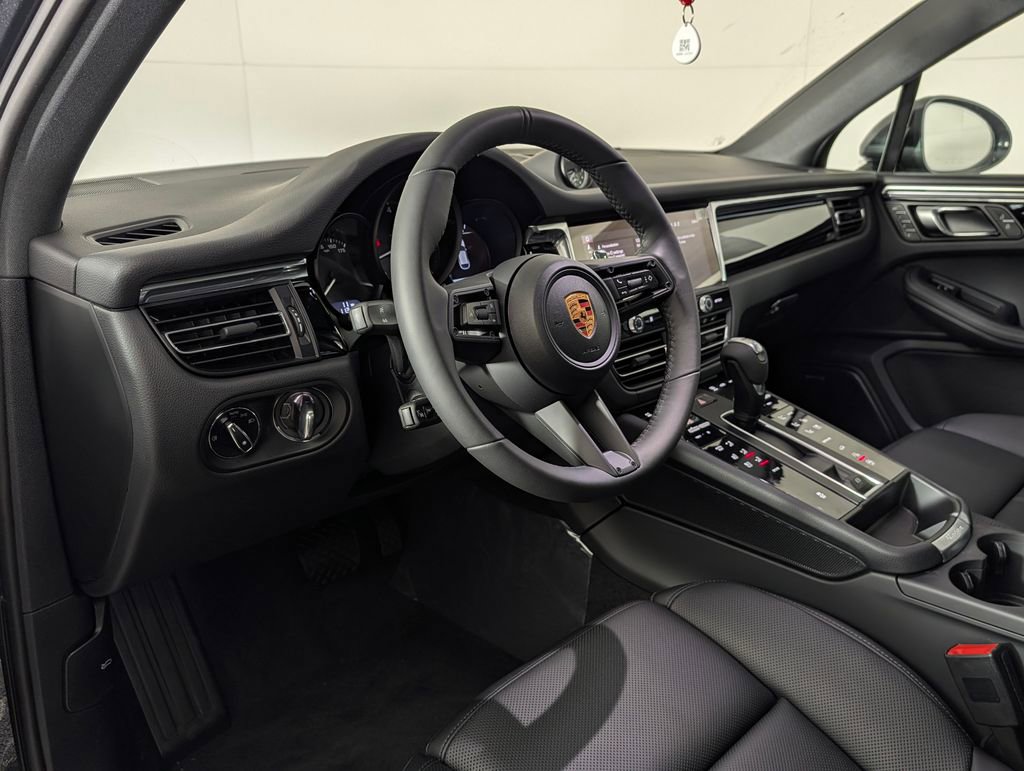 New 2026 Porsche Macan image 4