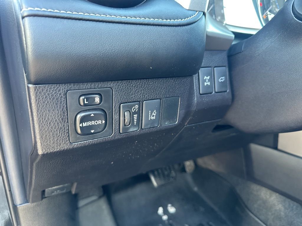 Used 2018 Toyota RAV4 Limited w/ Advanced Technology Package image 10