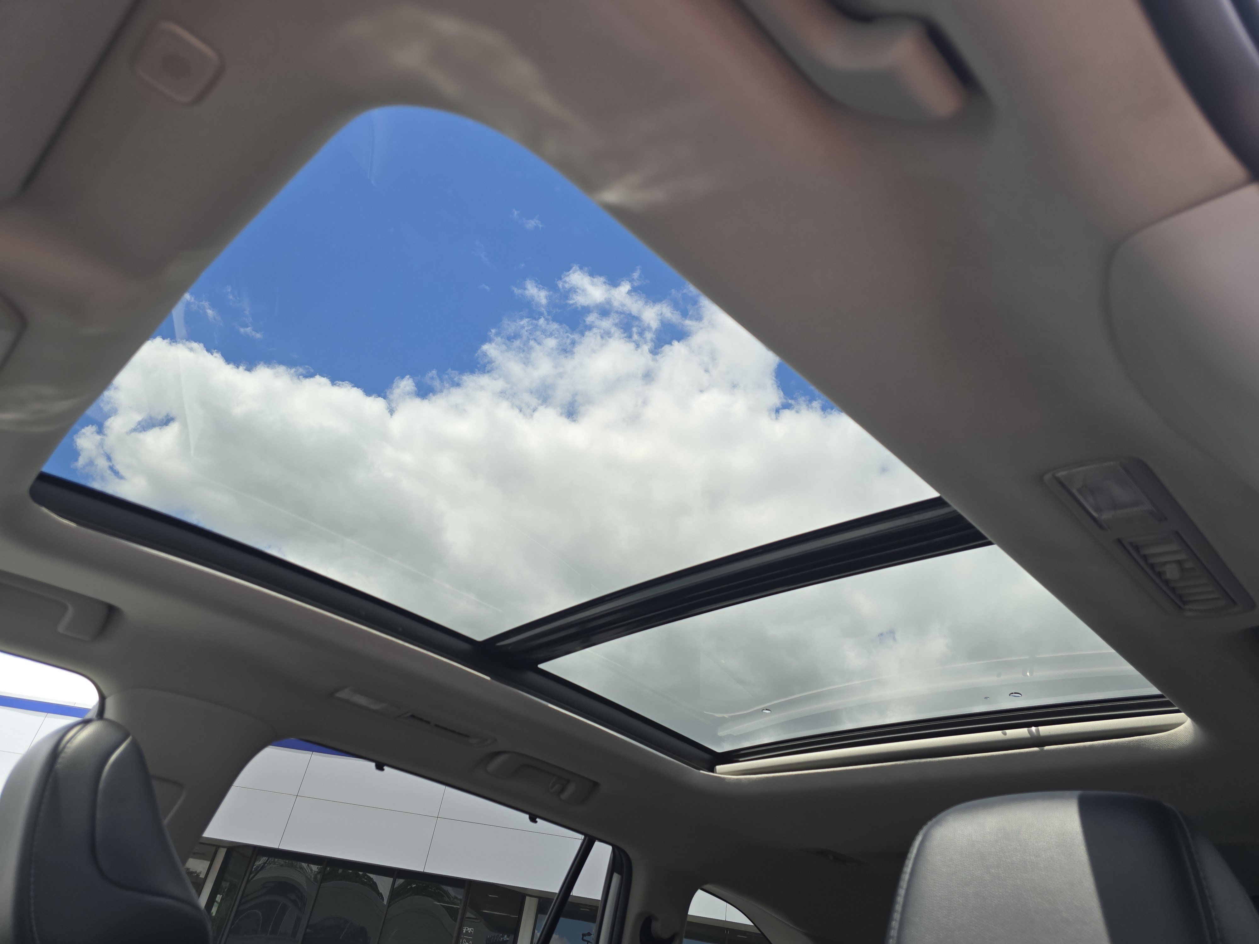 Used 2024 Toyota Highlander Platinum AWD/4WD image 9