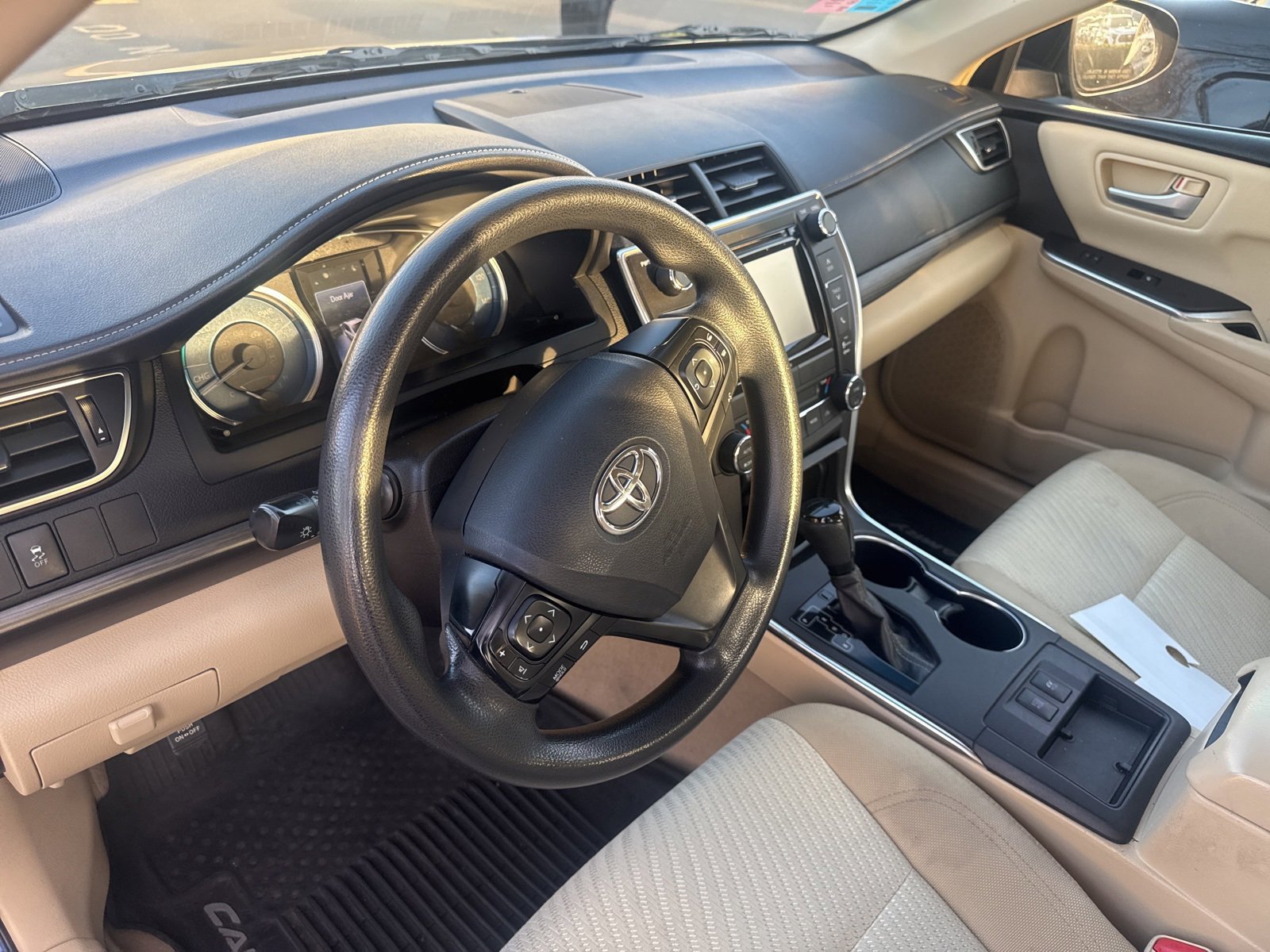 Used 2016 Toyota Camry LE image 6