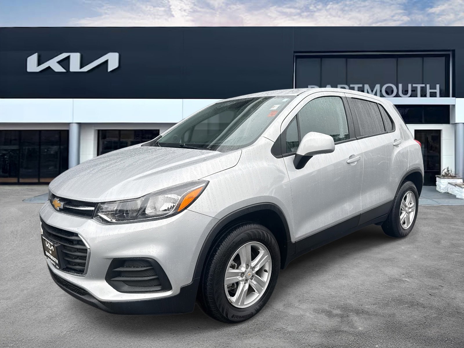 Used 2022 Chevrolet Trax LS w/ Tint and Cruise Package image 1
