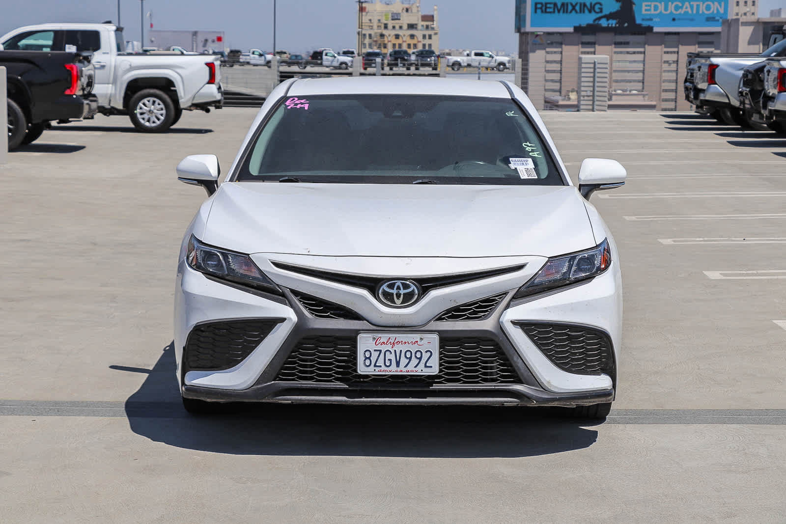 Used 2022 Toyota Camry SE FWD image 2
