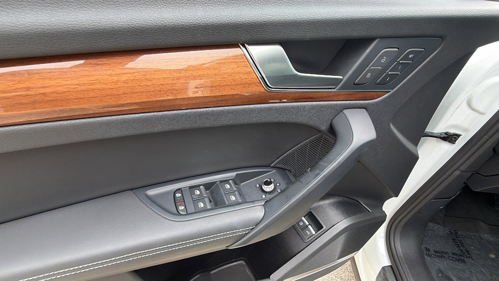 Used 2024 Audi Q5 e Premium Plus w/ Premium Plus Package image 15