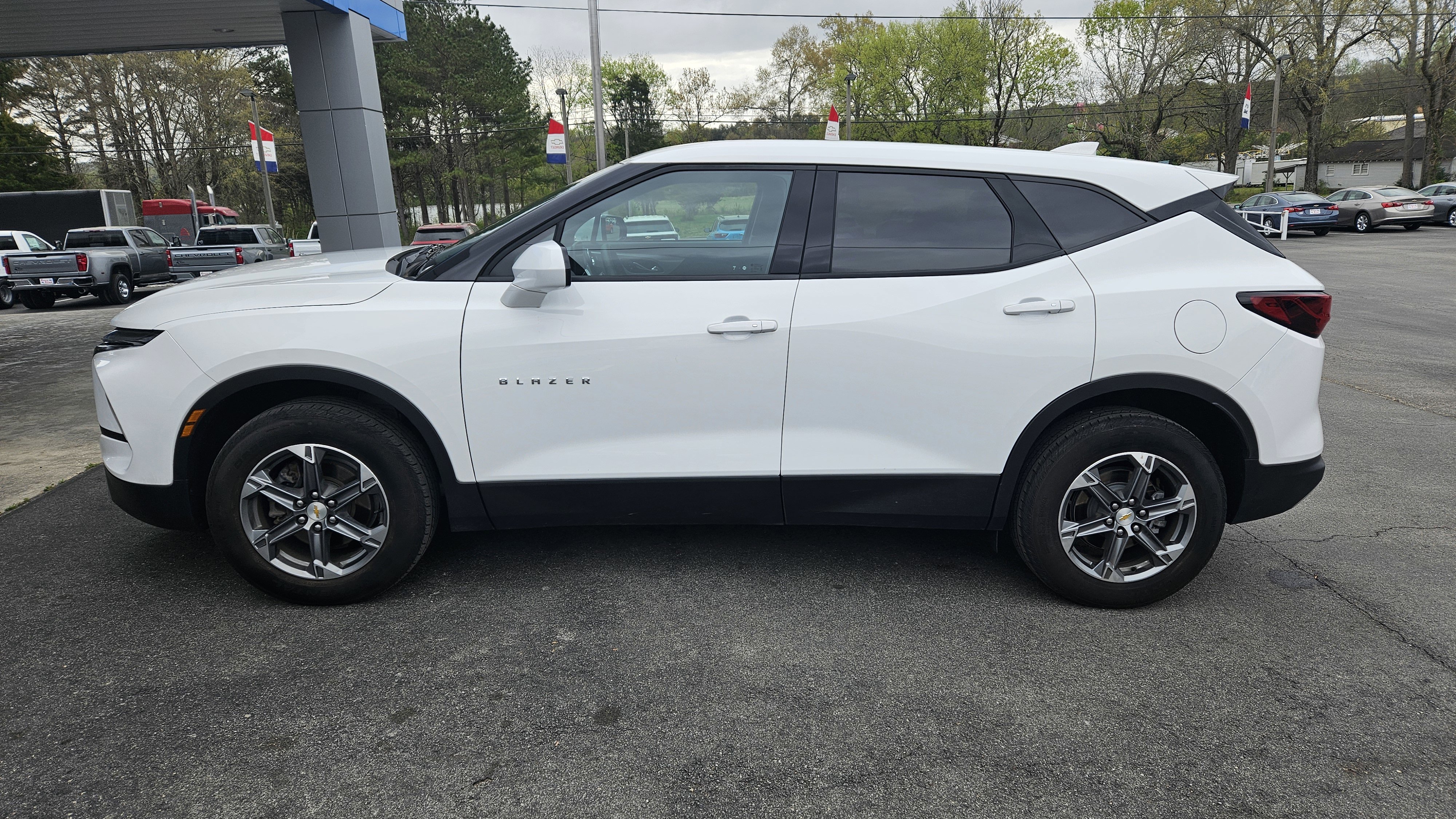 Used 2024 Chevrolet Blazer LT w/ Driver Confidence Package image 5