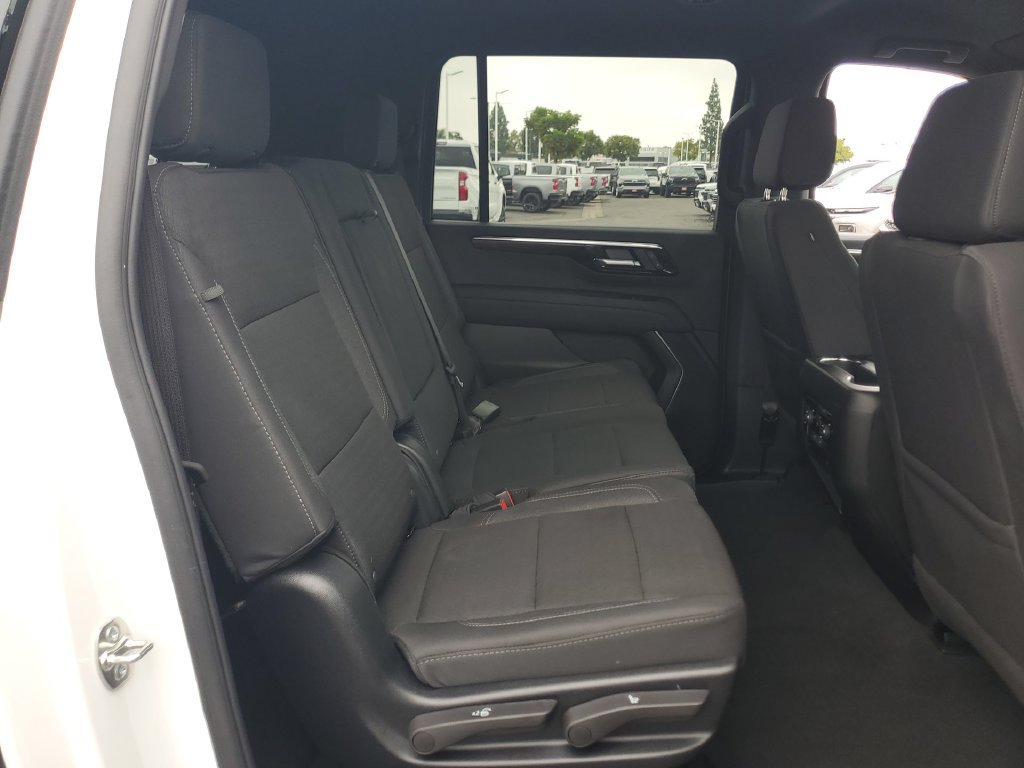 Used 2026 Chevrolet Suburban LS RWD image 26