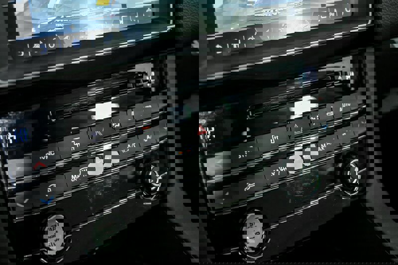 Used 2017 Jaguar F-PACE Prestige image 35