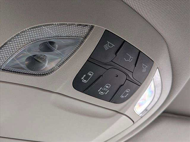 Used 2024 Chrysler Pacifica Select image 19