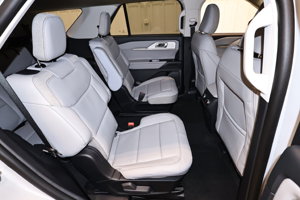 New 2026 Ford Explorer Active w/ Active Comfort Package AWD/4WD image 17