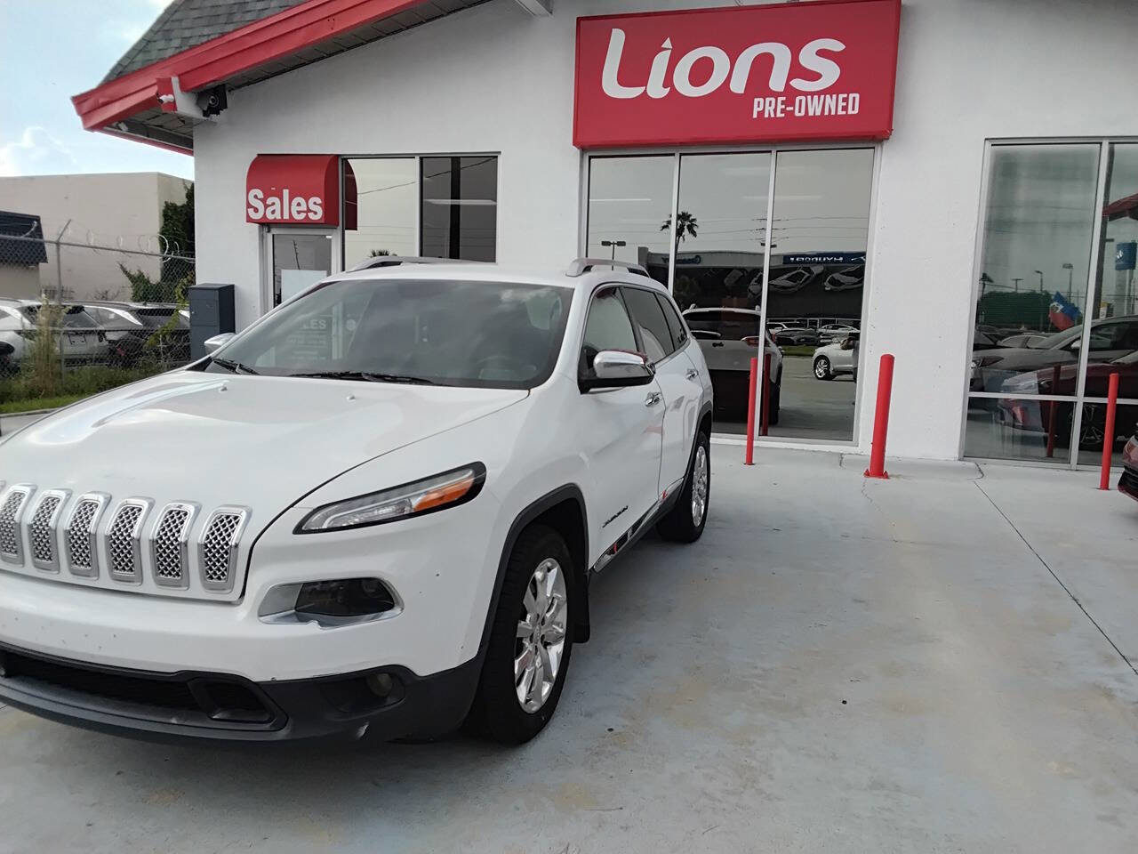 Used 2014 Jeep Cherokee Latitude image 2