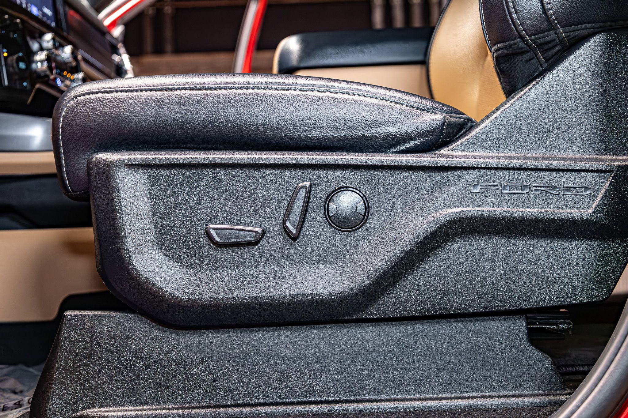 Used 2025 Ford F250 Lariat image 21